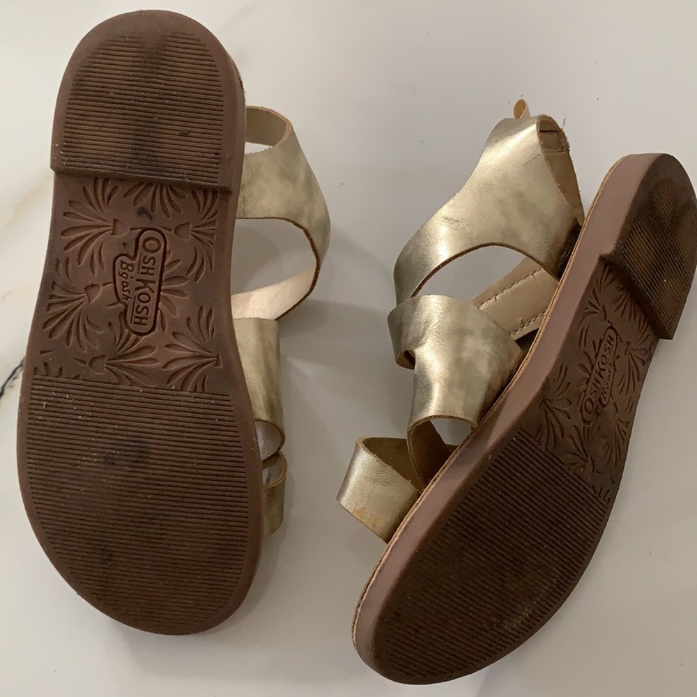 ✨ OshKosh B’gosh Girls Gold Sandals | Size 13 | Velcro Closure - Picture 2 of 2